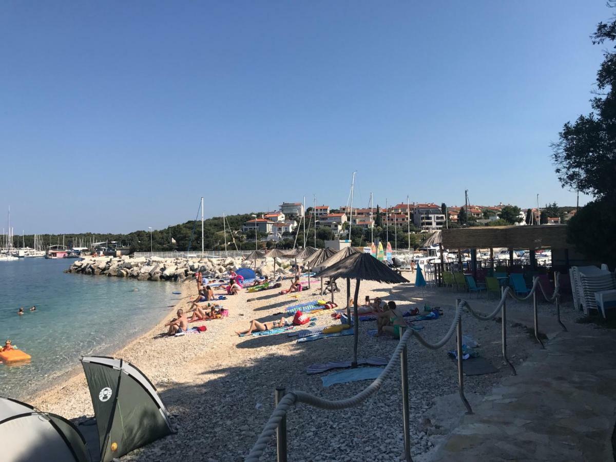 Apartmani Auer Pjescana Uvala Exterior foto