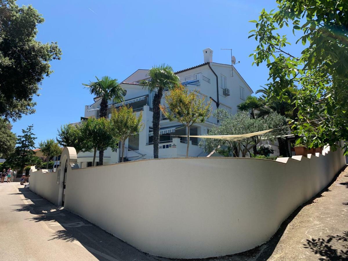 Apartmani Auer Pjescana Uvala Exterior foto